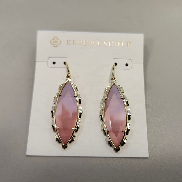 NWT Kendra Scott Genevieve Gold Earrings in Luster Plated Pink Cat's Eye Glass - Picture 1 of 3